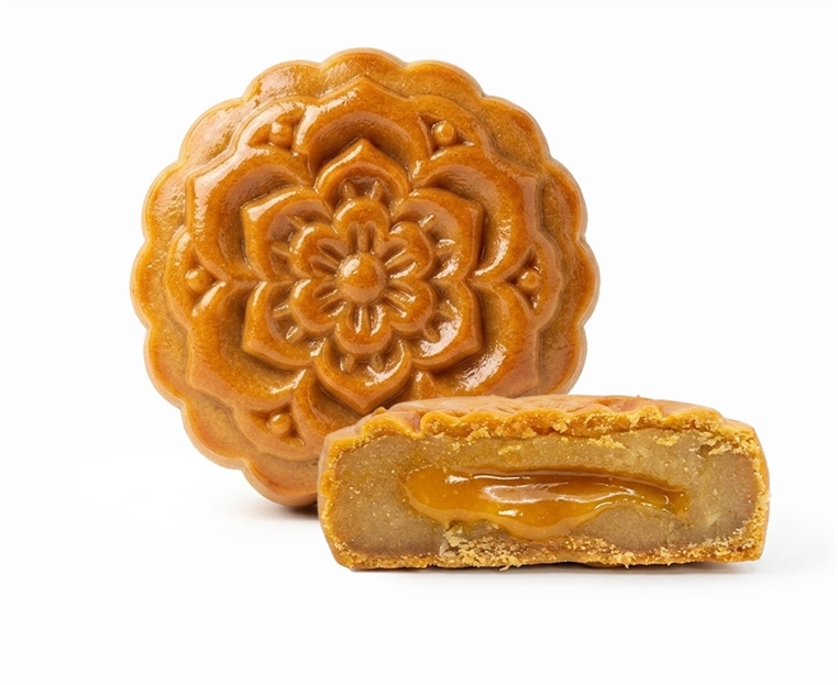 Bánh trung thu hạt sen trứng muối tan chảy 
